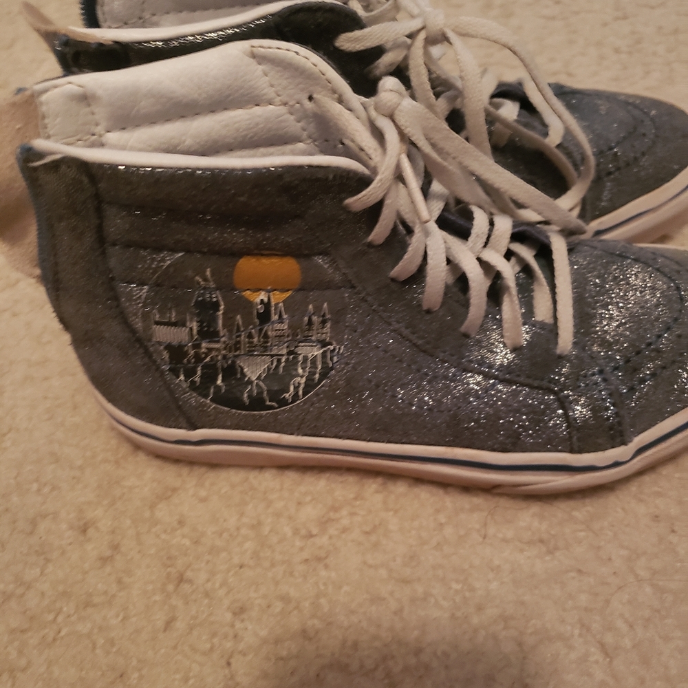 Harry potter and vans collaboration shoe.  Size 3 kids